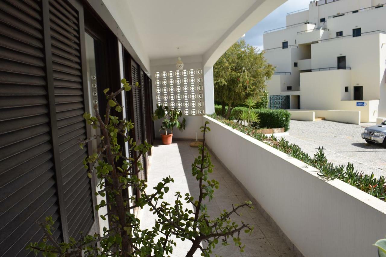 Apartamento T2 Com Piscina E Wifi A 350 Metros Da Praia Olhos de Agua  Exterior photo